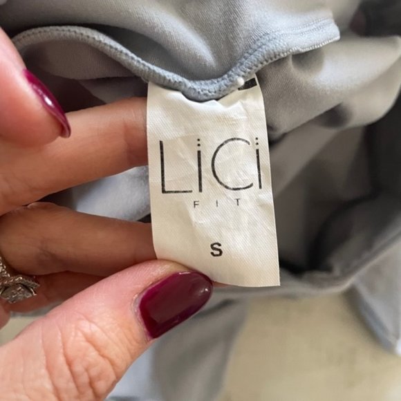 Lici Fir Iced V-Cut Scrunch Legging - Picture 5 of 5